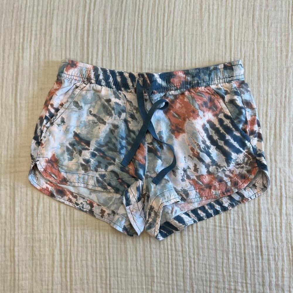 SO brand women's low-rise athletic/lounge tie-dye shorts with navy, teal, light